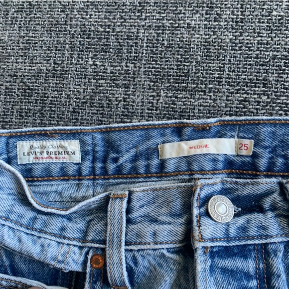 Levi’s Wedgie Jeans - Picture 2 of 3